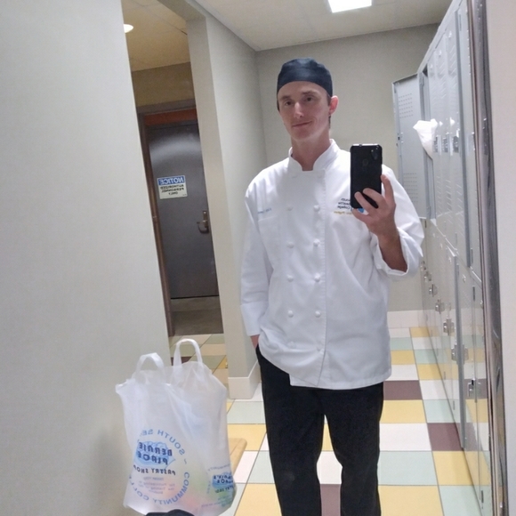 Meet your Posher, Alex - Picture 2 of 16